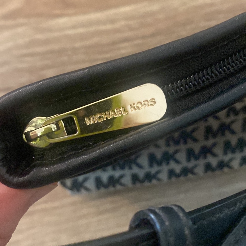Michael Kors Bedford Small North South Crossbody beige/black signature jacquard. - Picture 3 of 10